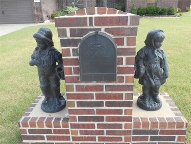 Large Security Mailbox, statuettes stay