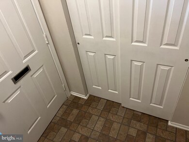 805 Silver Ct, Hamilton Square, NJ 08690 - photo 4