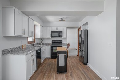 2672 W 34th St, Davenport, IA 52806 - photo 6