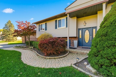 2932 Bogue Creek Dr, Howell, MI 48855 - photo 2