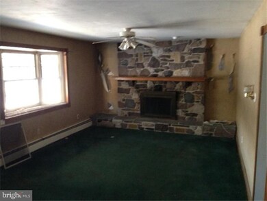 3945 Countrywood Ln, Hatboro, PA 19040 - photo 5