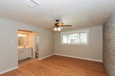 16923 Blackhawk Blvd, Friendswood, TX 77546 - photo 7