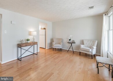 1507 Twisted Oak Dr, Reston, VA 20194 - photo 3