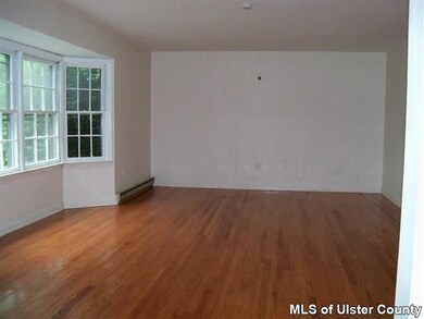 17 Susan Dr, Newburgh, NY 12550 - photo 5