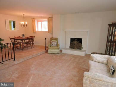 3817 Persimmon Cir unit 3817, Fairfax, VA 22031 - photo 4