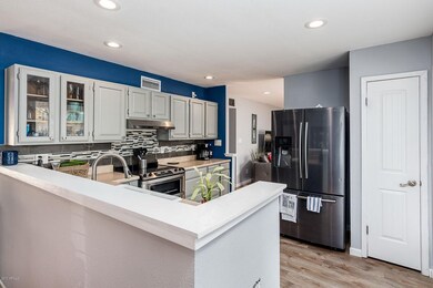 708 W Emelita Ave - MLS-10