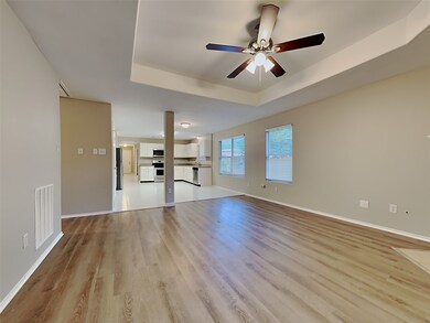 10430 Ravenwood View Ln, Houston, TX 77075 - photo 3