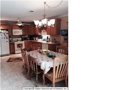 126 Aviston St, Staten Island, NY 10306 - photo 4