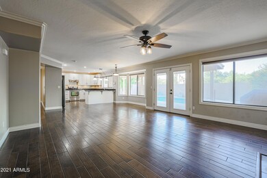 Family Room(2)