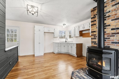 5812 Hillandale Rd, Davenport, IA 52806 - photo 5