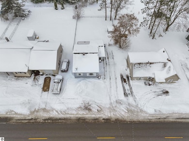 907 Chestnut St, Cadillac, MI 49601 - photo 6