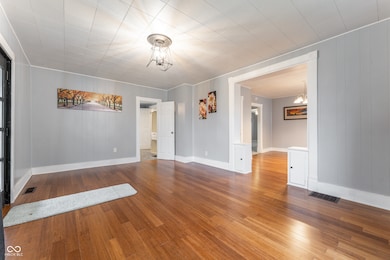 25 S Meridian St, Greenwood, IN 46143 - photo 4