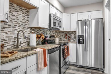 9589 Hagel Cir unit E, Lorton, VA 22079 - photo 5