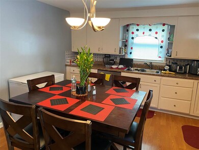 241 Morey St, Manchester, NH 03103 - photo 4