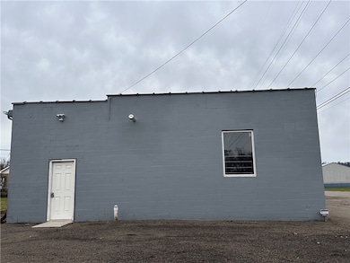 97 Clyde St, Ellwood City, PA 16117 - photo 4