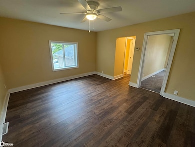 407 E Mills St, Creston, IA 50801 - photo 7