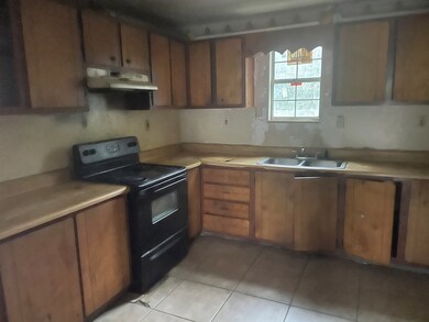 420 S Hampton St, Americus, GA 31709 - photo 2