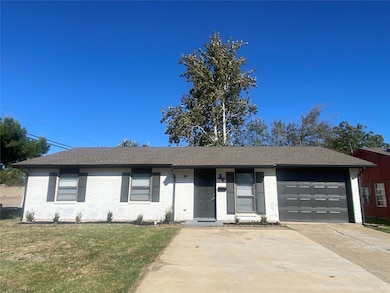 802 Las Palmas Dr, Grand Prairie, TX 75052 - photo 2