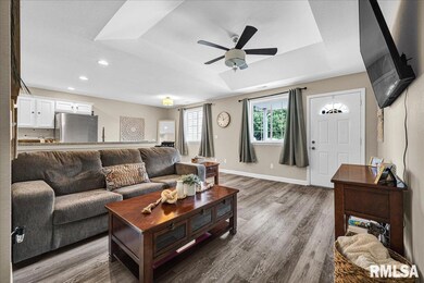 3005 N Molleck Dr, Peoria, IL 61604 - photo 7