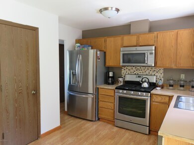 Kitchen w/pantry