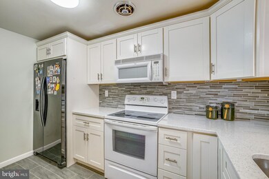 9483 Chadburn Place, Montgomery Village, MD 20886 - photo 7