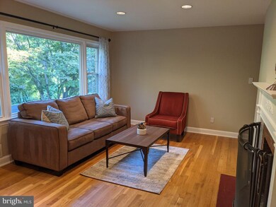 1026 W Taylor Run Pkwy, Alexandria, VA 22302 - photo 6