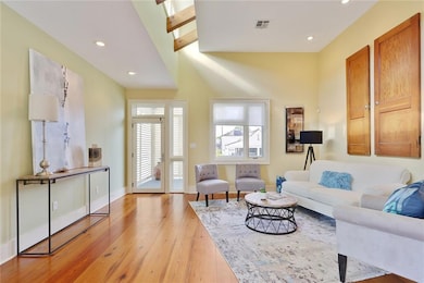 Exposed beams, 12 ft ceilings!!