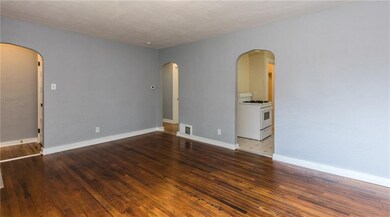 1421 Clinton Ave, Des Moines, IA 50313 - photo 3