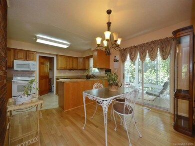 19 Heather Ln, Hendersonville, NC 28792 - photo 5