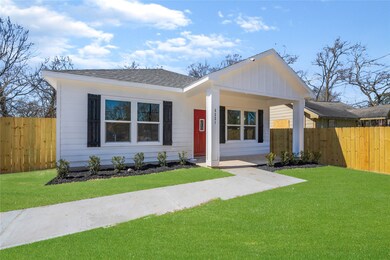 6726 Shotwell St, Houston, TX 77028 - photo 5