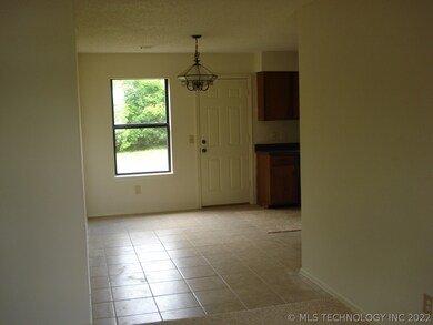 732 W Commercial St, Broken Arrow, OK 74012 - photo 5