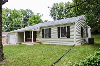 47 Parklane Cir, Bettendorf, IA 52722 - photo 2