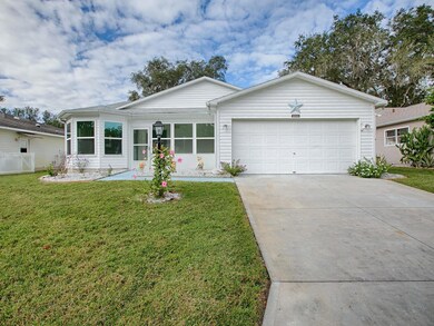 BEAUTIFUL 2 BDRM / 2 BTH / 2 CAR GARAGE HOME WITH GOLF COURSE VIEW!