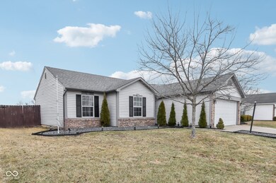 12226 Meadowfield Cir, Indianapolis, IN 46235 - photo 2