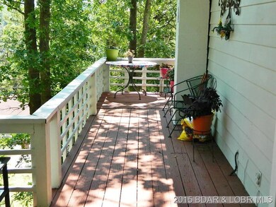 SIDE COVERED AND OPEN DECK