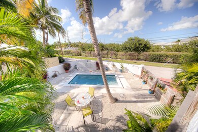Private Pool & Yard