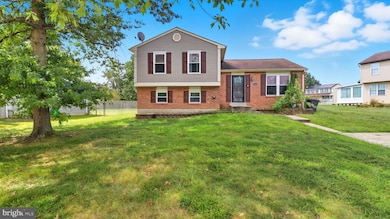 10748 Hollaway Dr, Upper Marlboro, MD 20772 - photo 2