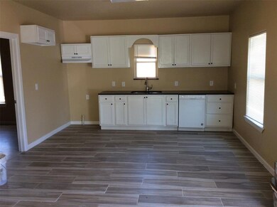 415 N Brazos Ave, Cleburne, TX 76031 - photo 3