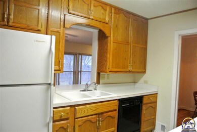 826 SW Webster Ave, Topeka, KS 66606 - photo 3