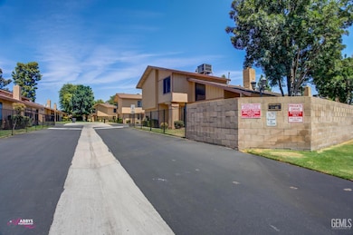 1000 Olive Dr unit 4, Bakersfield, CA 93308 - photo 7