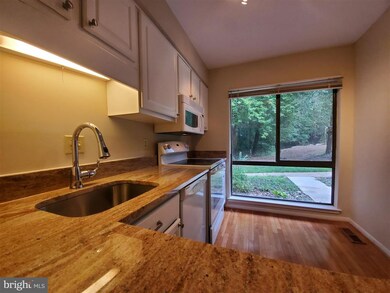 2283 Chestnut Burr Ct, Reston, VA 20191 - photo 7