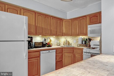 325 S Warminster Rd unit D2, Hatboro, PA 19040 - photo 6