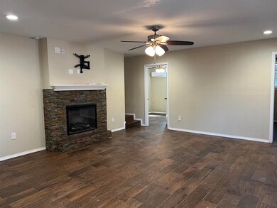 208 W Chapoy St, Del Rio, TX 78840 - photo 5