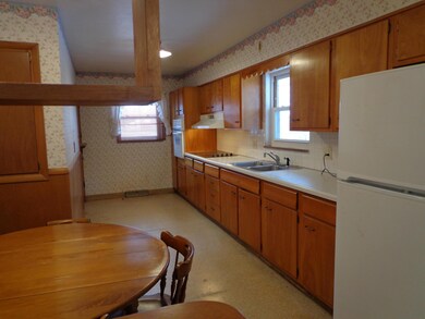 Eat-In Kitchen