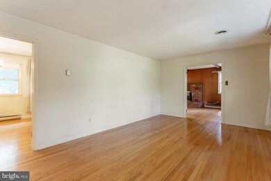 5733 Mineral Ave, Halethorpe, MD 21227 - photo 7