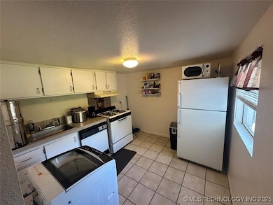 907 N Wilson Ave, Sand Springs, OK 74063 - photo 4