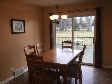 Dining room 10.4x 12.6 with laminet flooring (orig