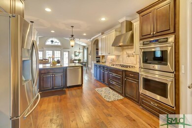 Gourmet kitchen!