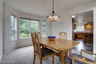 Curved window bay alcove