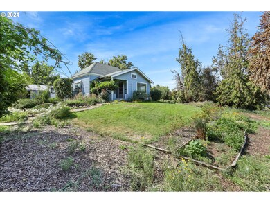 1810 E 9th St, the Dalles, OR 97058 - photo 3